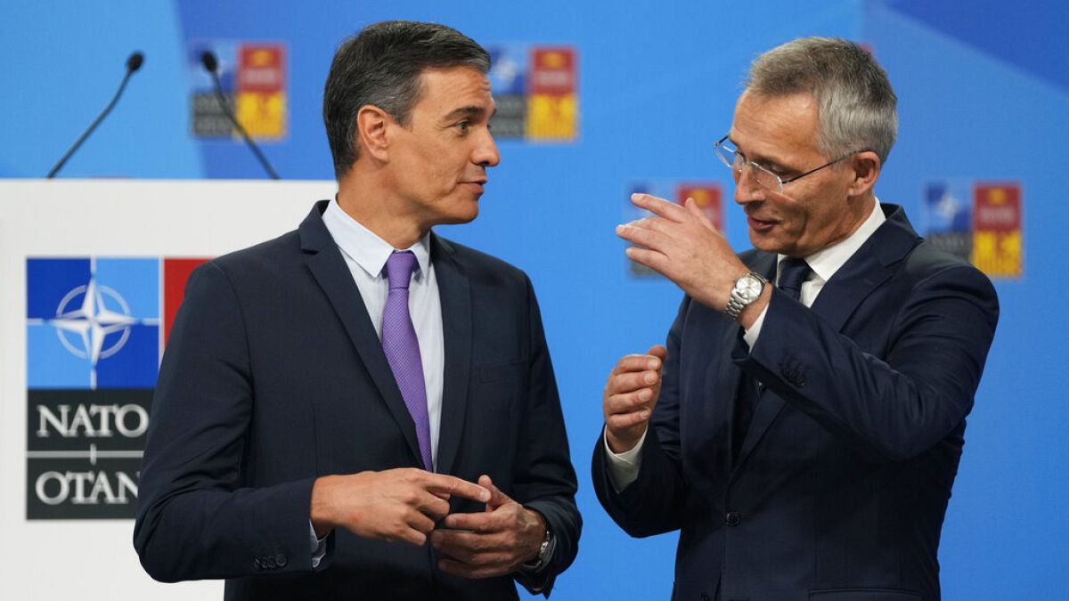 Le Premier ministre espagnol Pedro Sanchez et Jens Stoltenberg, le secrétaire général de l'OTAN à Madrid le 28 juin 2022.