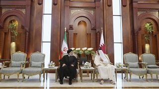 الرئيس الإيراني إبراهيم رئيسي  وأمير قطر تميم بن حمد آل ثاني في الدوحة قطر، الاثنين 21 فبراير 2022