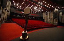 "Хрустальный глобус" - главный приз Кинофестиваля в Карловых Варах - в форме статуи.