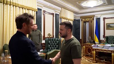 Actor Sean Penn shaking hands with Ukrainian President Volodymyr Zelenskyy.