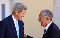 Der US-Klimabeauftragte John Kerry (links) und der Staatspräsident Portugals, Marcelo Rebelo de Sousa