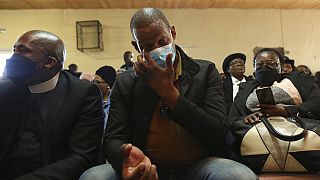 Afrique du Sud : des proches des victimes de la taverne inconsolables