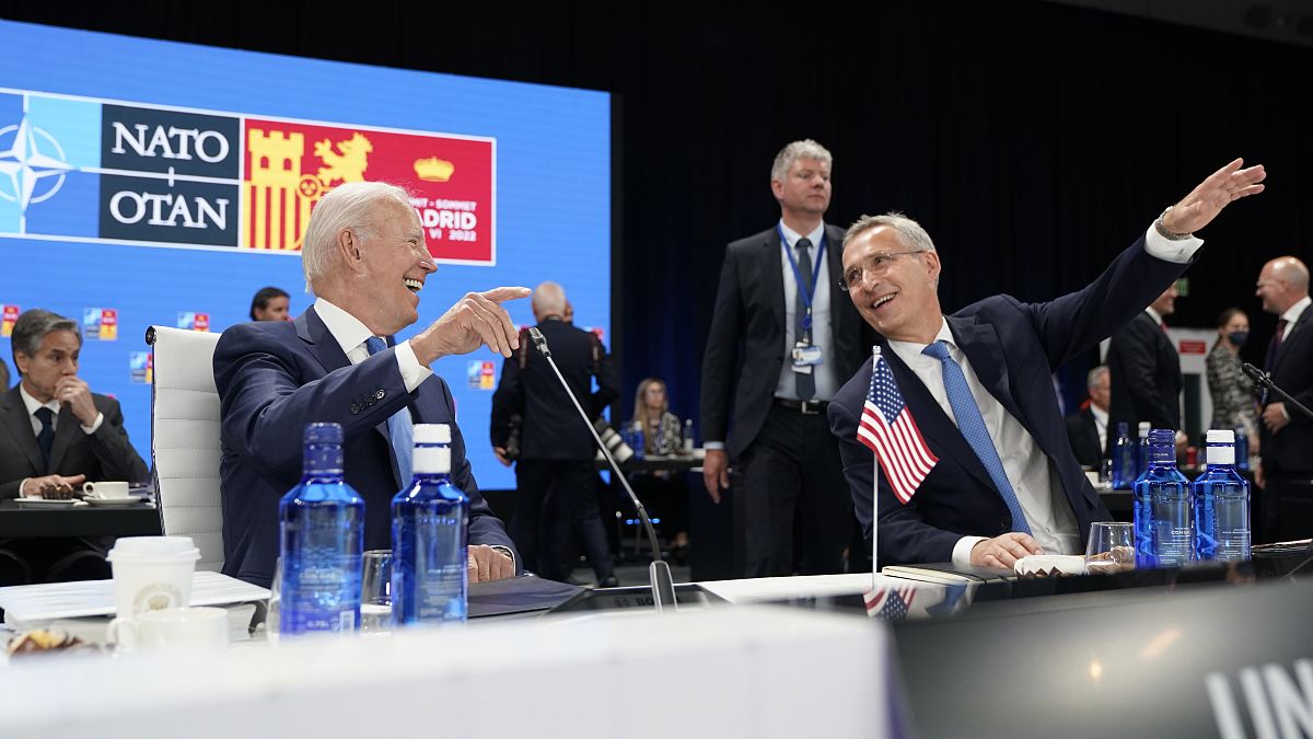 Президент США Джо Байден и генеральный секретарь НАТО Йенс Столтенберг на саммите НАТО в Мадриде. 29 июня 2022