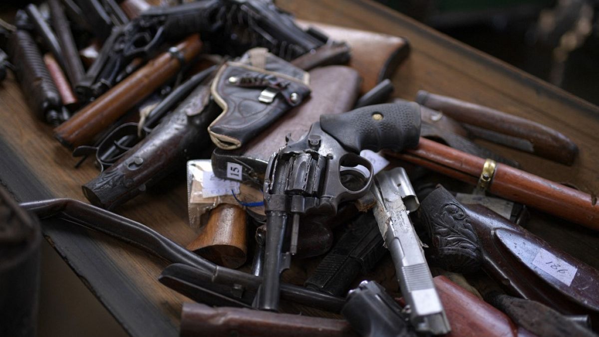 Armas apreendidas para destruição no Brasil (imagem de arquivo)