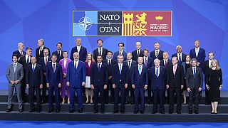 İspanya'nın başkenti Madrid'de toplanan NATO üyesi ülkelerin liderleri aile fotoğrafı çektirdi