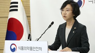 Güney Kore Gıda ve İlaç Güvenliği Bakanı Oh Yu-Kyoung ilk yerli aşının iç onayı hakkında bilgi verdi