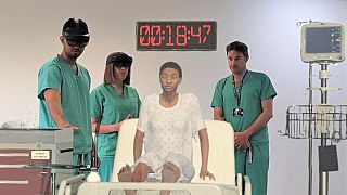 İngiltere'de tp öğrencileri dünyanın ilk hologram hastaları üzerinde teşhis yaptı