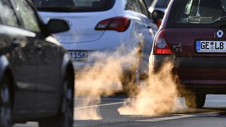 Выбросы газов из выхлопных труб автомобилей