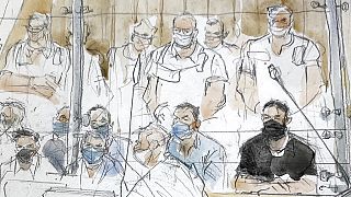 A 2021 szeptember 8-ai tárgyaláson csak rajzot készíthettek a vádlottakról - Abdeslam feketében, a jobb oldalon látható