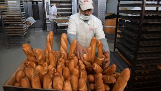 عامل في مخبز في منطقة المنزه بتونس العاصمة