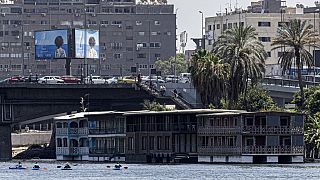 Casas flutuantes do Nilo retiradas