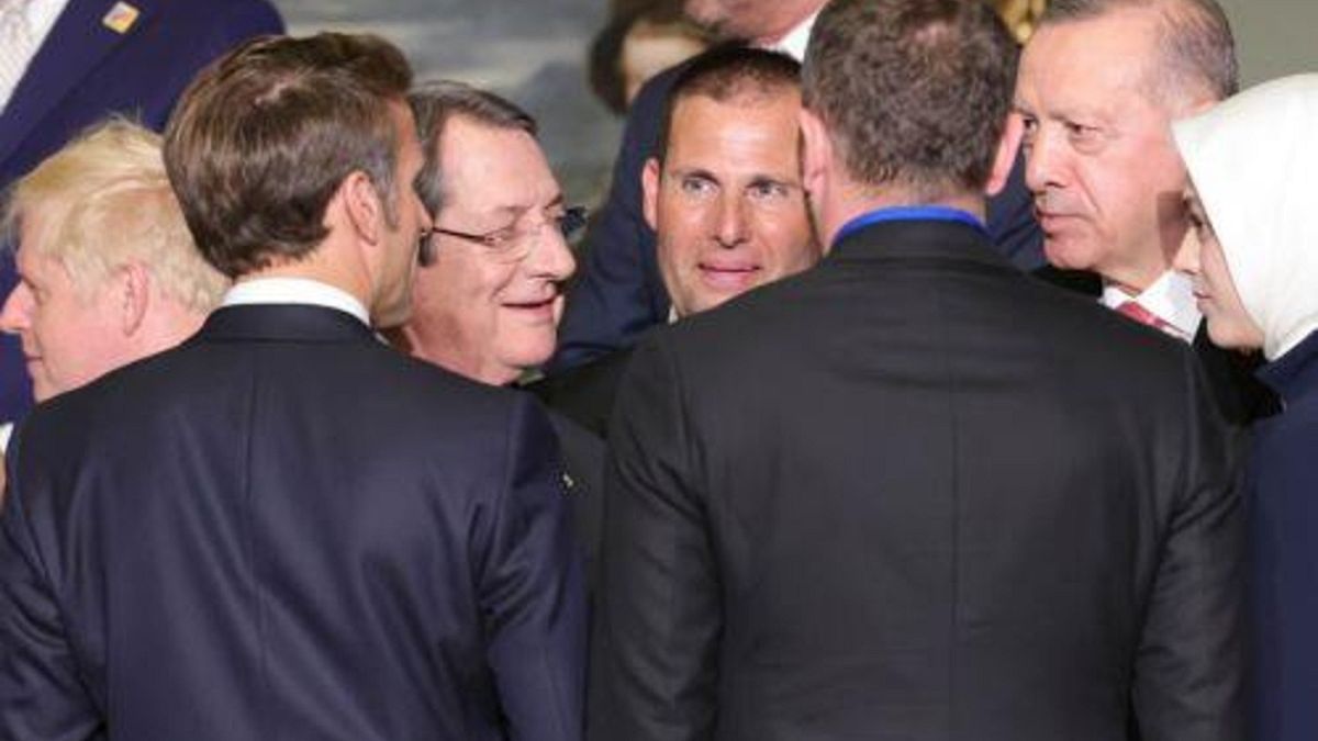 Ο πρόεδρος της Κυπριακής Δημοκρατίας Νίκος Αναστασιάδης δίπλα στον Τούρκο Πρόεδρο Ρεζέπ Τα΄γιπ Ερντογάν στην Μαδρίτη