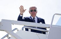 Joe Biden kurz vor dem Einstieg in die Air Force One auf dem Flughafen Madrid-Torrejon. Es ging direkt zurück nach Washington D.C.