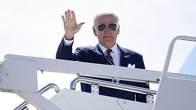 Joe Biden kurz vor dem Einstieg in die Air Force One auf dem Flughafen Madrid-Torrejon. Es ging direkt zurück nach Washington D.C.