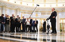 الرئيس الروسي فلاديمير بوتين يتحدث إلى وسائل الإعلام بعد قمة الدول المطلة على بحر قزوين في عشق أباد، تركمانستان