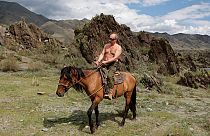 ولادیمیر پوتین، سوار بر اسب در کوه های منطقه سیبری