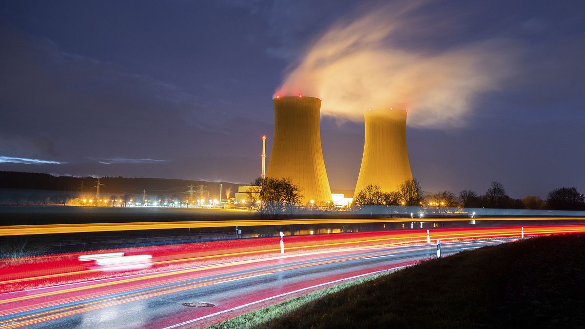 Euronews Business разглежда плюсовете и минусите на ядрената енергия и