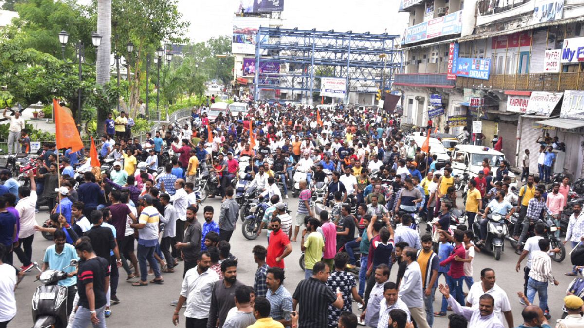 Hindistan'da binlerce kişi terzi cinayetini protesto için yürüdü