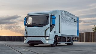 Tevva has launched a 7.5-tonne battery-electric truck whose normal range can be doubled or tripled to around 500 km using hydrogen as a backup energy source.