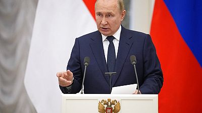 El presidente ruso Vladimir Putin asiste a una conferencia de prensa conjunta con el presidente indonesio Joko Widodo después de su reunión en el Kremlin, el 30 de junio 2022
