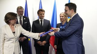 Руководство Франции передаёт Чехии символические бразды правления в ЕС, Мадрид, 30 июня 2022 г.