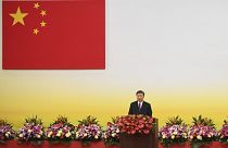 الرئيس الصيني شي جين بينغ ملقياً كلمة في هونغ كونغ بمناسبة تعيين رئيس جديد وحكومة جديدة