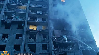 Immeuble touché par un tir de missile près d'Odessa (Ukraine), le 01/07/2022 - photo fournie par les Services ukrainiens d'urgence