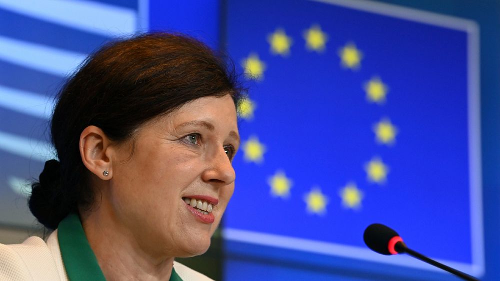 Czeska prezydencja UE będzie „uczciwym pośrednikiem” w kwestiach praworządności, mówi komisarz