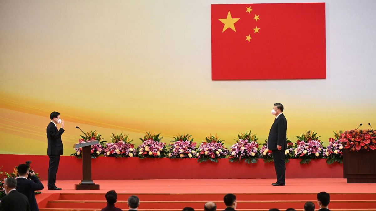 شی جین‌پینگ، رئیس جمهور چین جان لی را به‌عنوان رئیس اجرایی جدید هنگ‌کنگ منصوب کرد