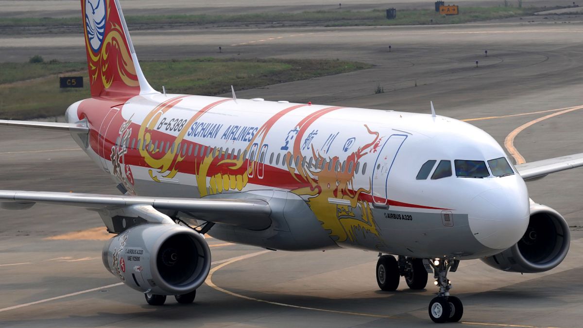 طائرة إيرباص تابعة لشركة طيران سيشوان الصينية