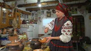 تحضير حساء البورش الأوكراني.