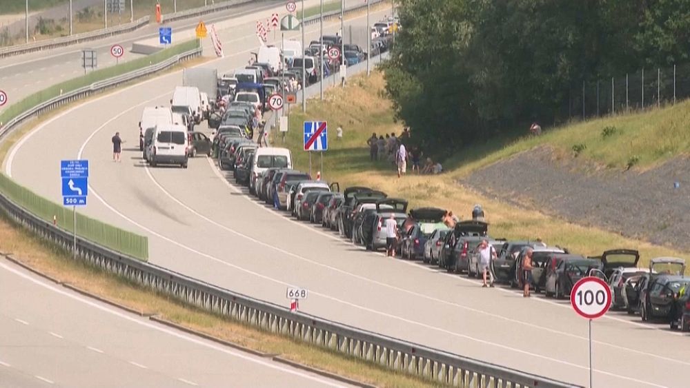Granice między Polską a Ukrainą załamały się z powodu napływu Ukraińców do kupowania samochodów.