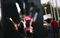 Manifestantes que se reunieron en el Ayuntamiento de McAllen tras la decisión de la Corte Suprema de anular el caso Roe vs. Wade, el viernes 24 de junio de 2022, en Texas