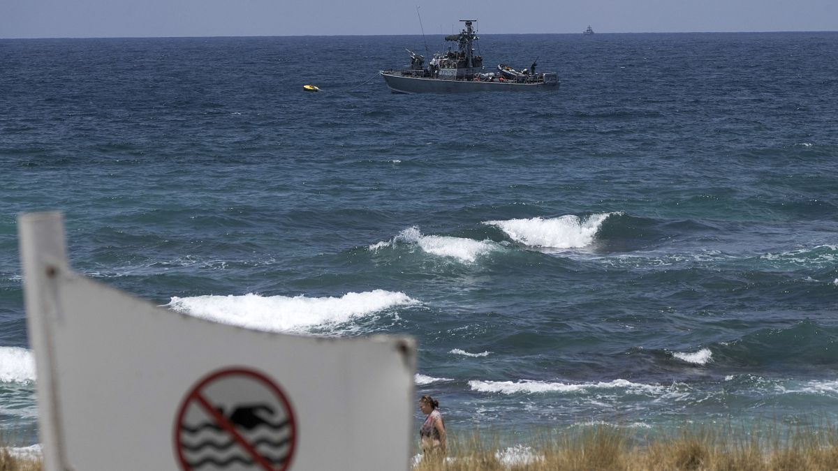 سفينة تابعة للبحرية الإسرائيلية تقوم بدوريات في البحر الأبيض المتوسط 