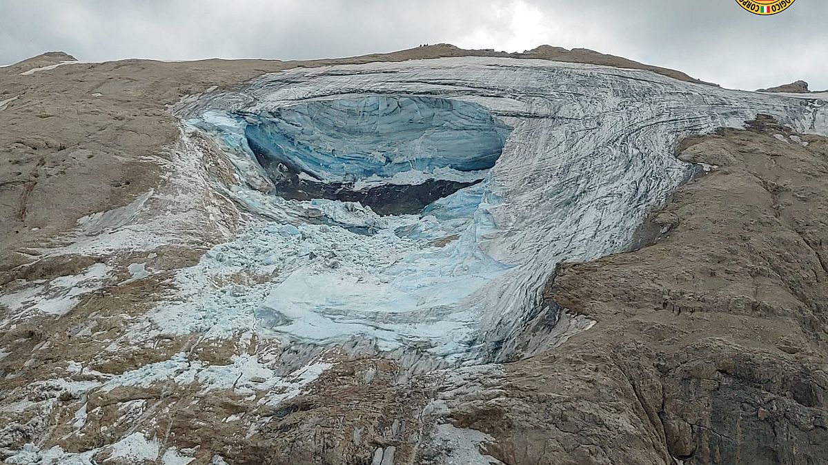 Glaciar de los Alpes italianos cerca de Trento del que se ha desprendido un gran trozo que ha causado la muerte de al menos seis excursionistas y ha herido a otros ocho.