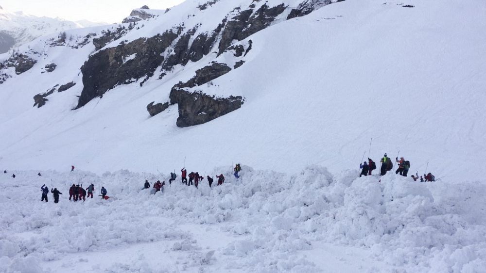 İtalyan Alpleri'nde dağcılar kopan buzul parçasının altında kaldı: En az 5 ölü, sekiz yaralı