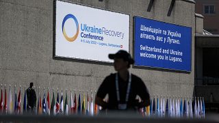 Tudo a postos no Palácio dos Congressos, em Lugano, na Suíça, para a Conferência para Recuperação da Ucrânia