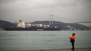 Képünk illusztráció: Orosz felségjelű hajó halad át a Boszporuszon 2022 márciusában
