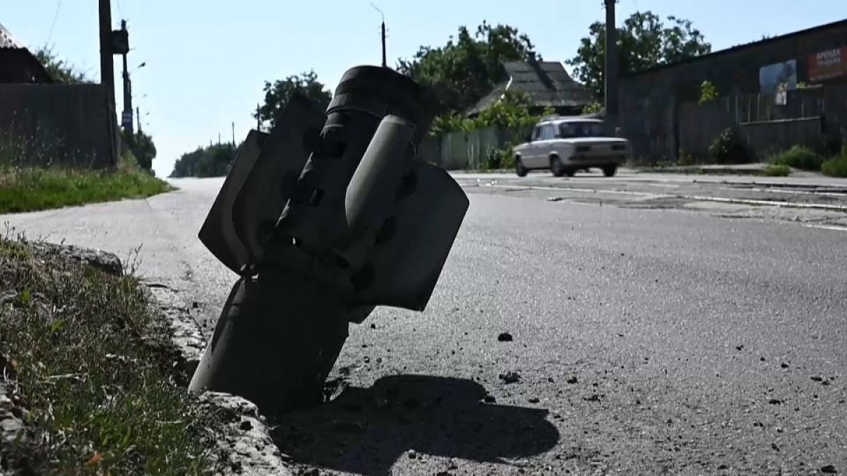 Földbe állt bomba az orosz-ukrán front közelében