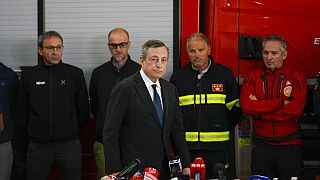 El primer ministro italiano, Mario Daghi, tras visitar la zona de la tragedia