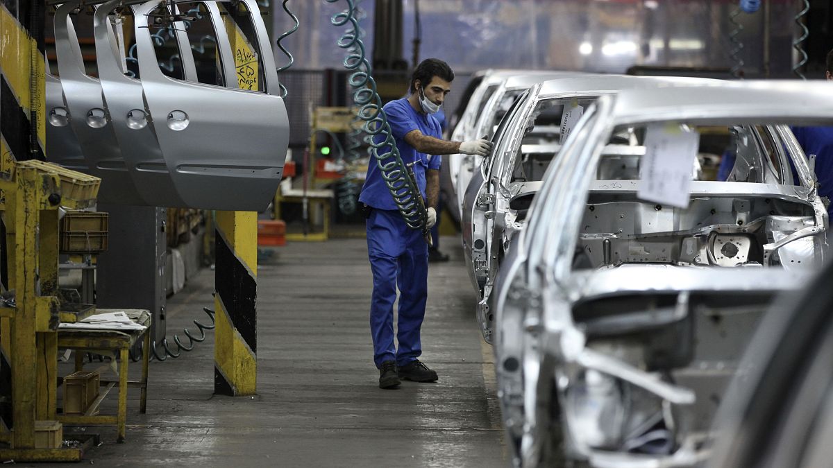 İran'da otomobil üretimi 
