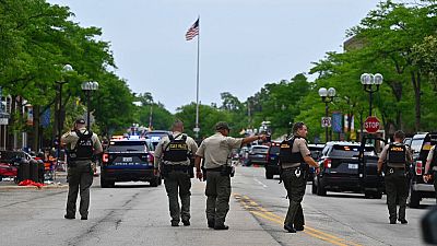 La police de Chicago effectue une patrouille après la fusillade à l'occasion des cérémonies du 4-Juillet / Banlieue de Chicago, le 04/07/2022