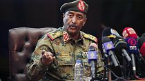 Le chef des forces armées soudanaises, le général Abdel-Fattah Burhan, lors d'une conférence de presse, à Khartoum, au Soudan, le 26 octobre 2021.