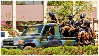 صورة من تلارشيف- جنود يستقلون سيارة - بوركينا فاسو