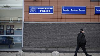Symbolbild: Ein Revier der Met Police in London, wo in der Nacht ein Fußballprofi festgenommen wurde, dem Vergewaltigung vorgeworfen wird.