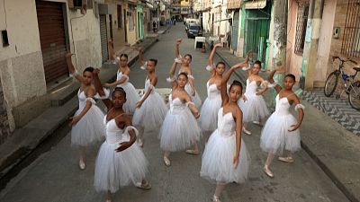 Danseuses du Ballet Manguinhos, dans une favela de Rio, au Brésil