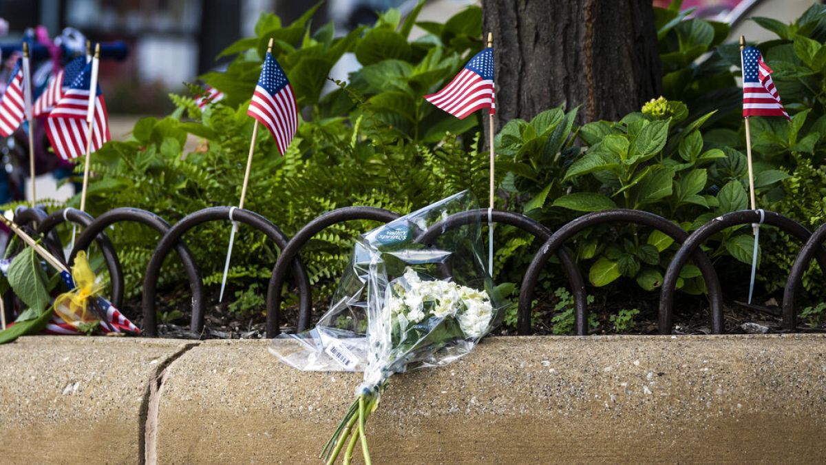 Homenagem às vítimas do tiroteio em Highland Park, Chicago, EUA