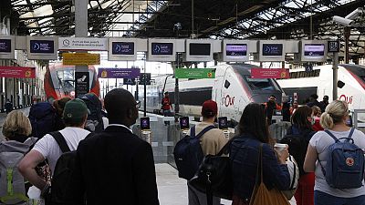 Des voyageurs attendent leur train à Gare de Lyon à Paris le mercredi 6 juillet 2022. 