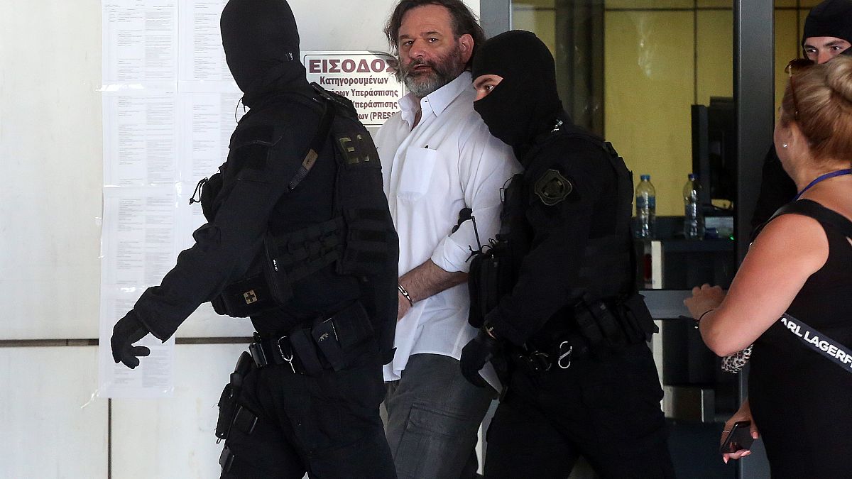Ο πρώην βουλευτής της Χρυσής Αυγής, Γιάννης Λαγός προσέρχεται συνοδεία αστυνομικών, στο Εφετείο Αθηνών