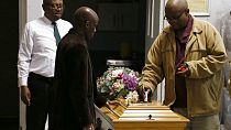 Afrique du Sud : funérailles de 21 adolescents morts dans une taverne